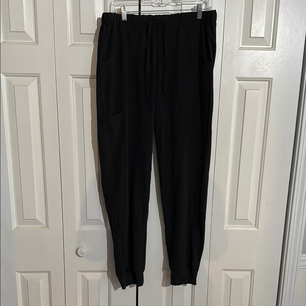 Black jogger scrub pant